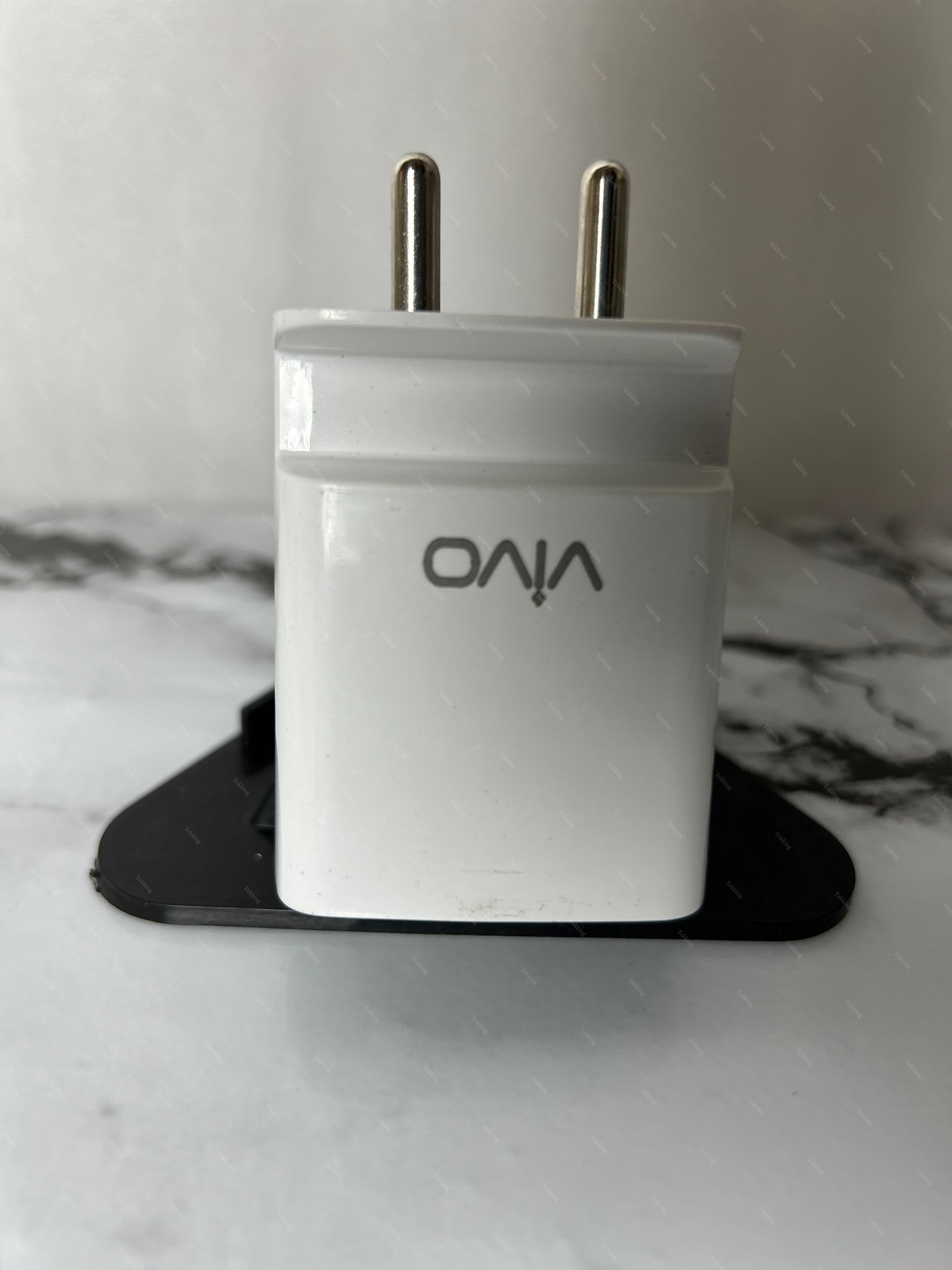 Vivo 30W, Mobile Charger With Stand (C30W)