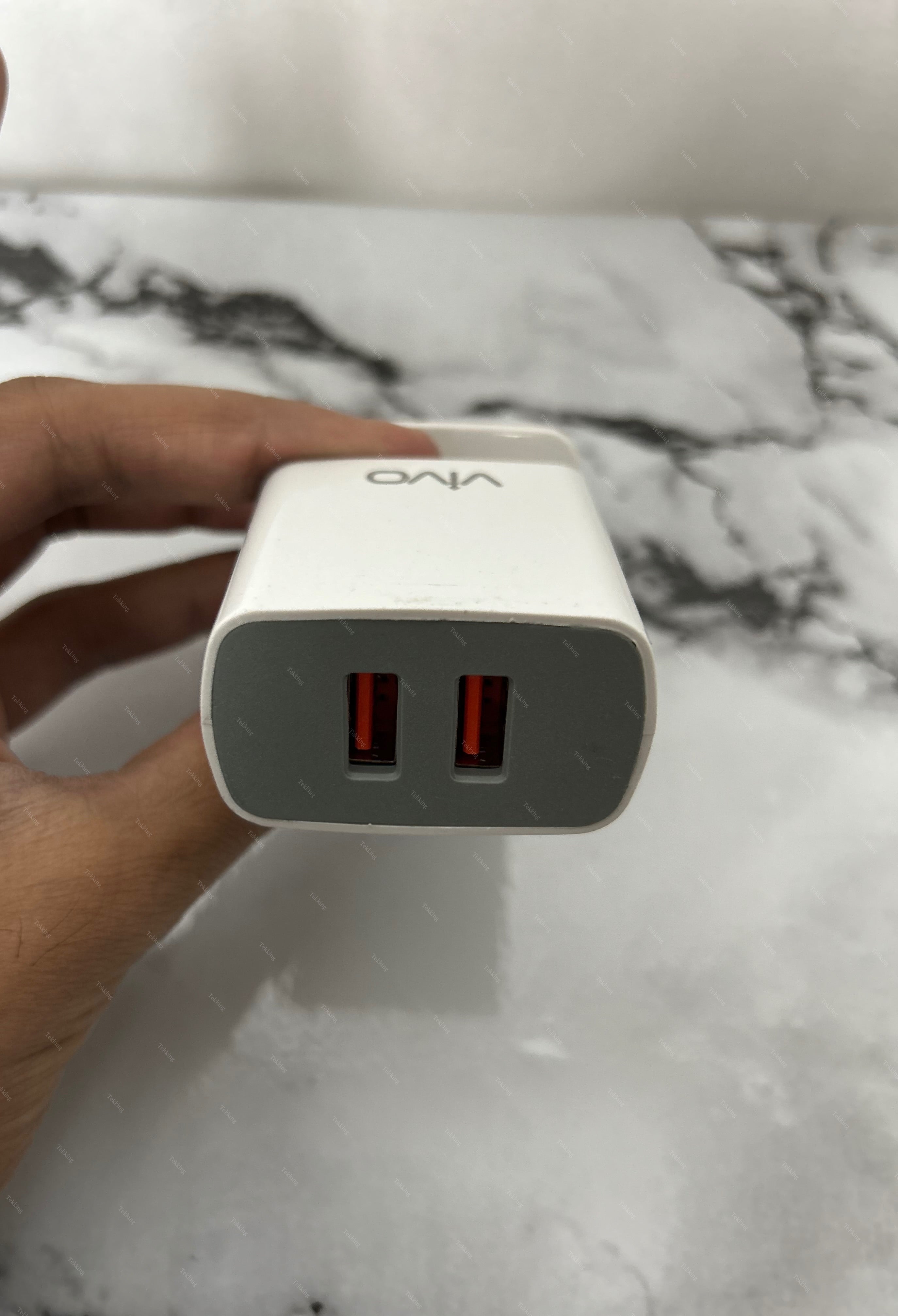 Vivo 30W, Mobile Charger With Stand (C30W)